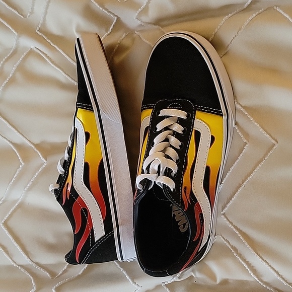 Vans Old Skool Fire - Picture 1 of 8